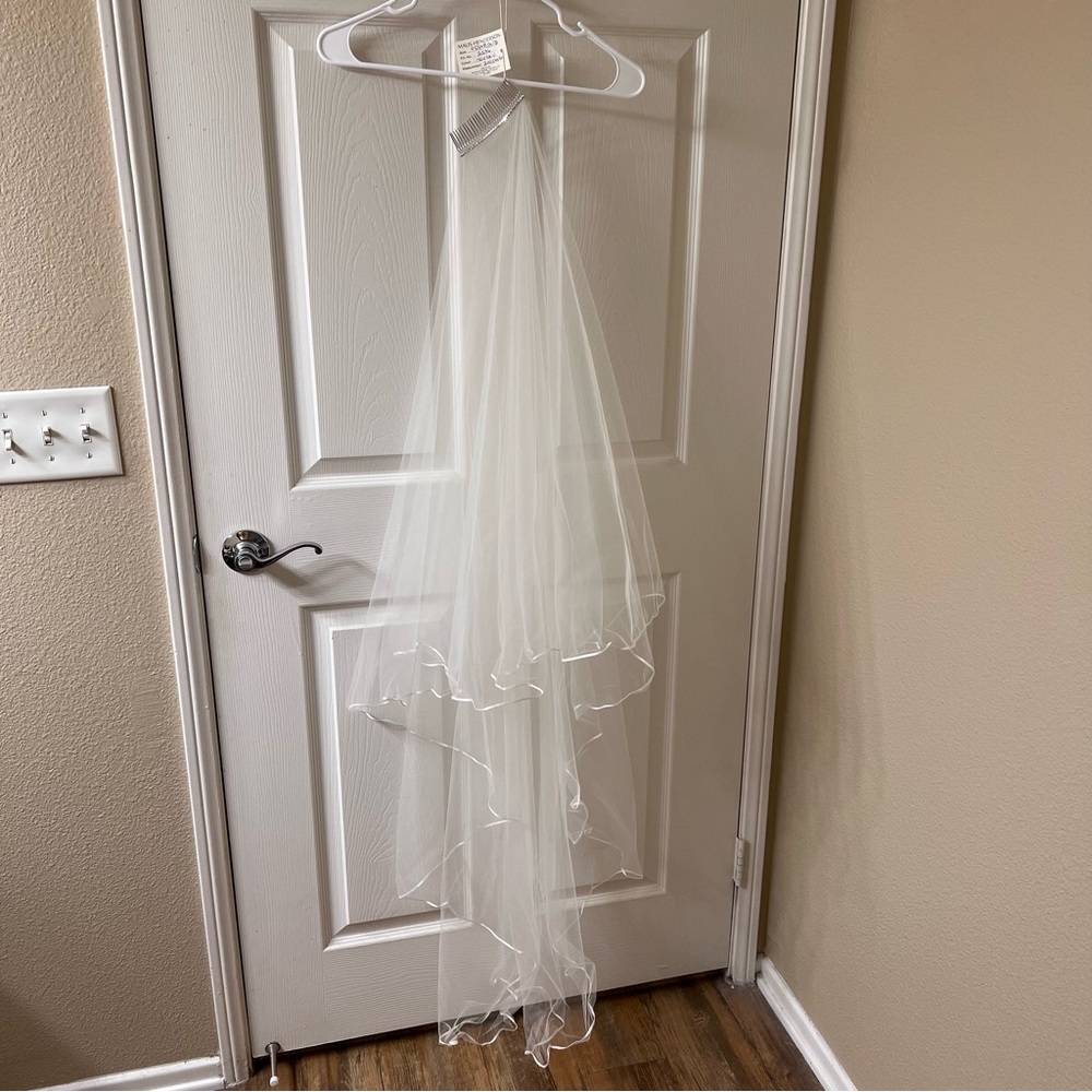 NWT Wedding Veil with Blusher Ivory Malis Henderson
